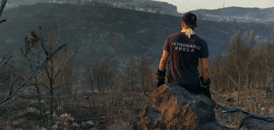 Vatrogasac DVD-a Brela na požarištu